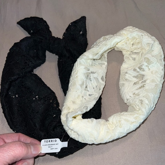 Torrid Set of 2 Lace Headbands Black & Cream NWT - Picture 6 of 8